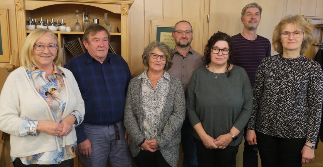 Floß. 120 Jahre Obst- und Gartenbauverein: Die Mitglieder  wählten den Vorstand geschlossen. Das Hollerküchlfest brachte 1.200 Euro Spende.