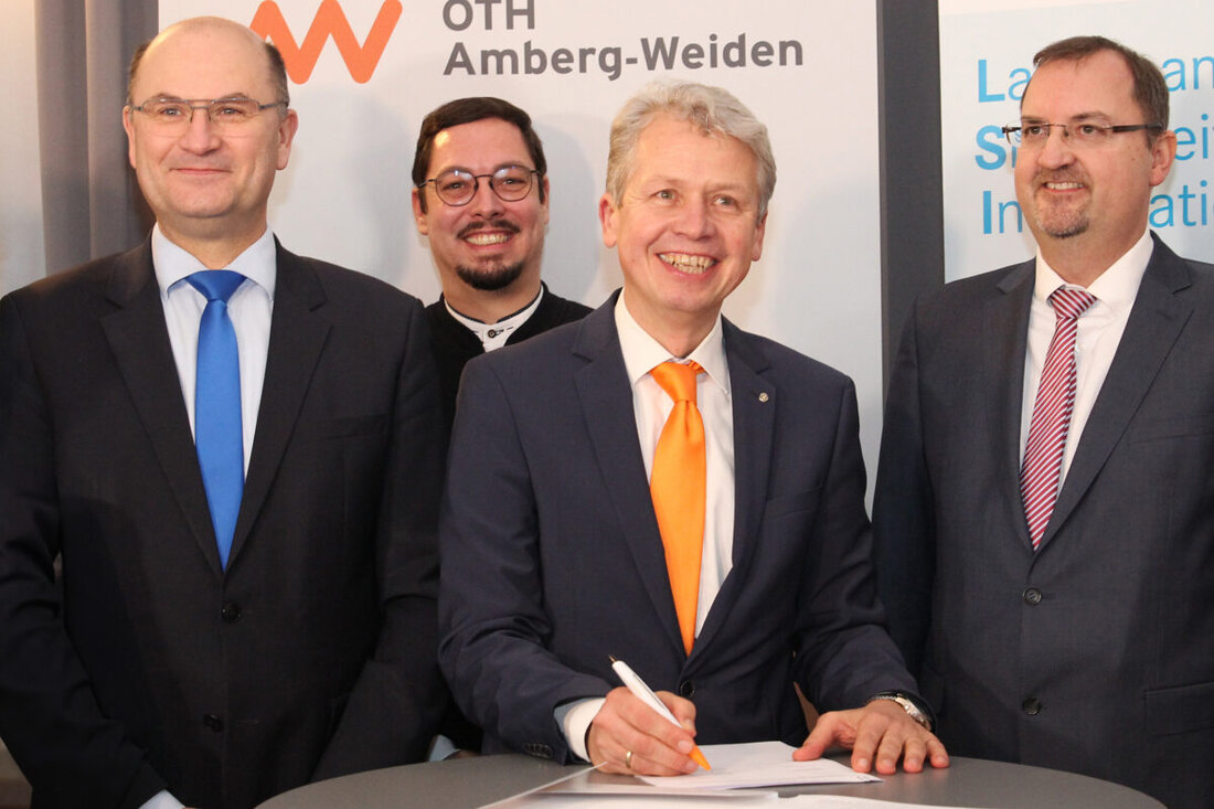 Amberg. Die OTH Amberg-Weiden startet am 16. Januar 2025 mit dem LSI das Projekt "HeCKI" zur Stärkung der Cybersicherheit gegen KI-Herausforderungen. Ziel ist die Identifikation und Bewertung von Bedrohungen durch KI, um bildungsbasierte Lösungen zu entwickeln.
