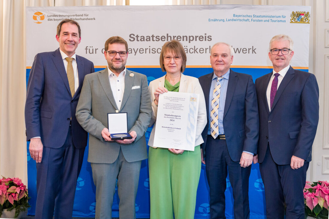 München. Zwanzig bayerische Bäckereien erhielten den Staatsehrenpreis für exzellente Brotkunst, u.a. Wolfgang Schmid aus Kulmain für seine Holzofenbäckerei.