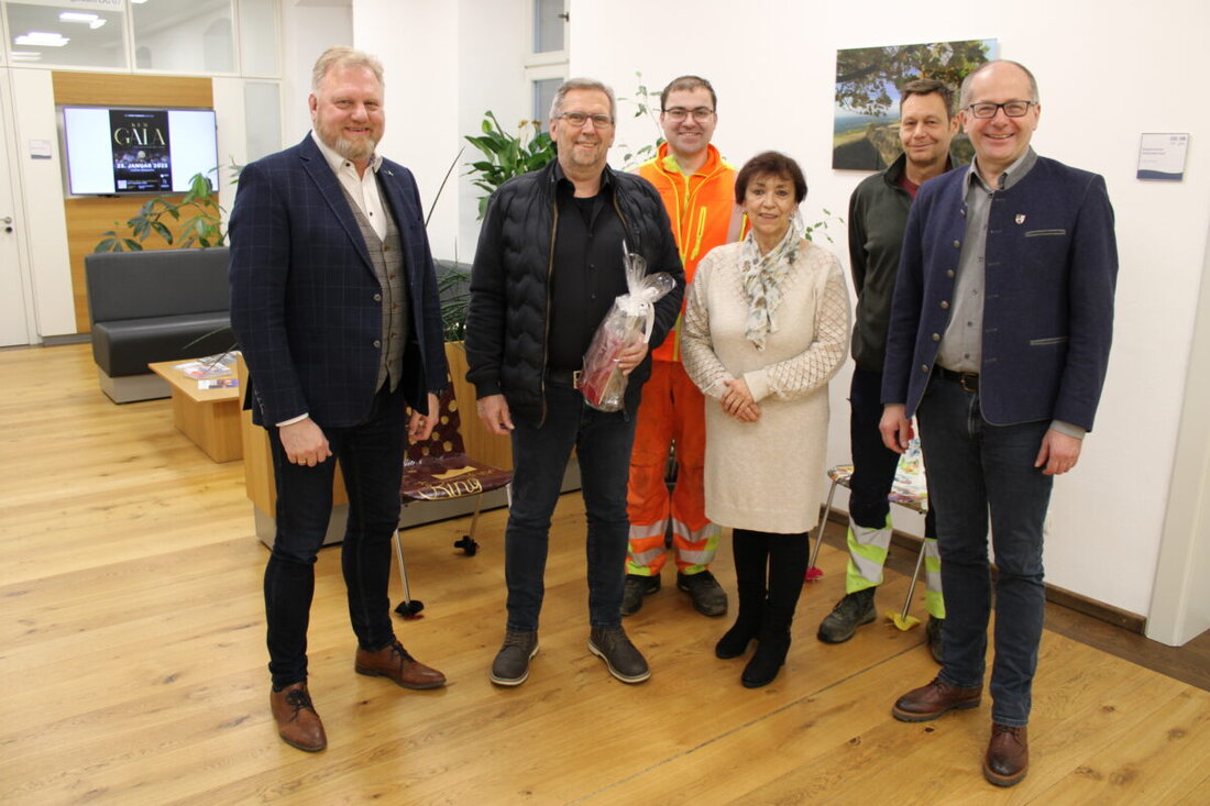 Kemnath. Manfred Plannerer, der langjährige Wasserwart Kemnaths, trat nach fast 30 Jahren in den Ruhestand. Er sorgte für eine reibungslose Versorgung mit Trinkwasser und wurde von Bürgermeister Roman Schäffler verabschiedet.