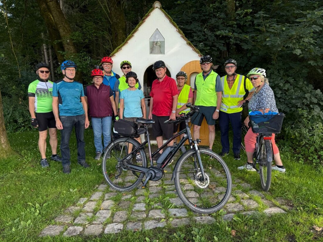 Beidl. Die Radlergruppe des Kooperatorenhauses-Beidl erfreut sich jeden Donnerstag bei gutem Wetter großer Beliebtheit, wenn sie die Umgebung erkundet. Nach der Tour genießen sie im Biergarten Erfrischungen und geselliges Beisammensein.
