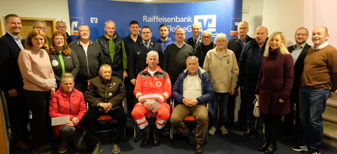 Floß. „Wir wissen um ihren beispielhaften Einsatz und um ihr Engagement im ehrenamtlichen Dienst und sind auch dankbar dafür“. Mit diesen Worten sagte Vorstandsmitglied von der Raiffeisenbank Floß Stefan Sollfrank den Vertretern von Kirche, Schule, Vereine und Organisationen ein aufrichtiges Dankeschön für die Erfüllung von Aufgaben im ehrenamtlichen Dienst.
