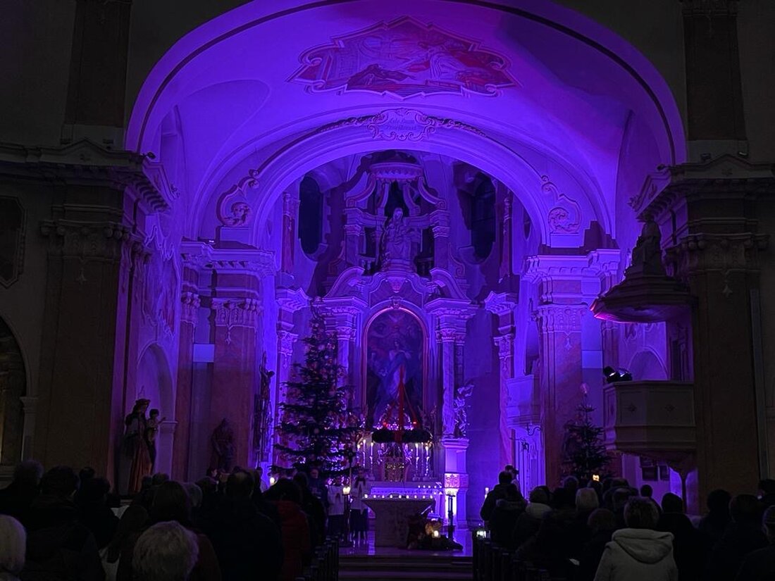 Vohenstrauß. Die seit mindestens 600 Jahren bestehende Tradition der Rorate-Messen zieht Gläubige zur adventlichen Frühmesse im Kerzenschein. Am 18. Dezember um 6 Uhr bietet sich erneut die Gelegenheit, mit der Gemeinde symbolisch den Weg zur Weihnacht zu beschreiten.