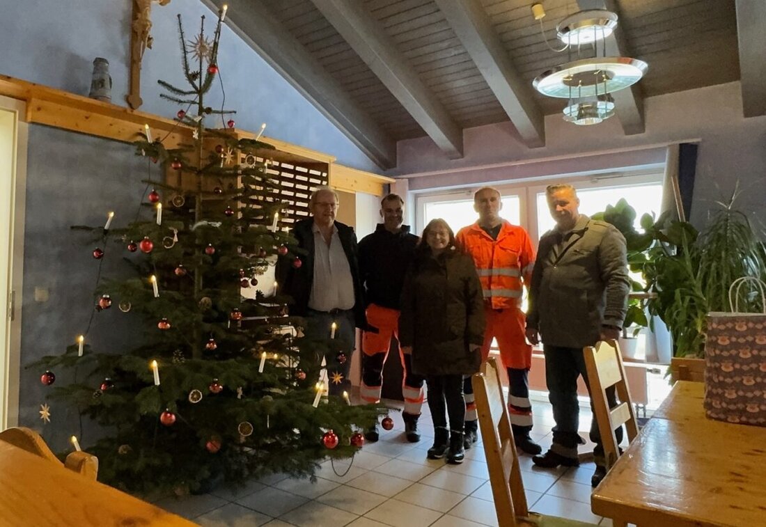 Windischeschenbach. Vertreter des SPD-Ortsvereins dankten am Heiligabend Beschäftigten, die an diesem Tag arbeiten müssen, durch Besuche und Präsente.