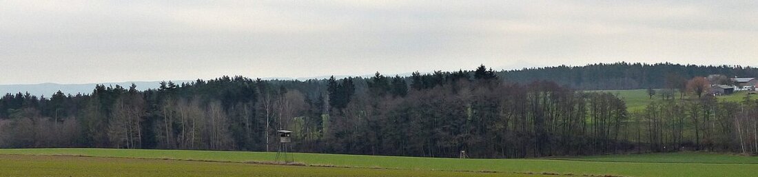 Schlammersdorf. Der Bürgermeister informiert über Windkraftpläne und warnt vor übereilten Verträgen mit Firmen, während die Gemeinde nachhaltige Entwicklung anstrebt. Bayern soll bis 2027 und 2032 bestimmte Flächenanteile für Windenergie festlegen.