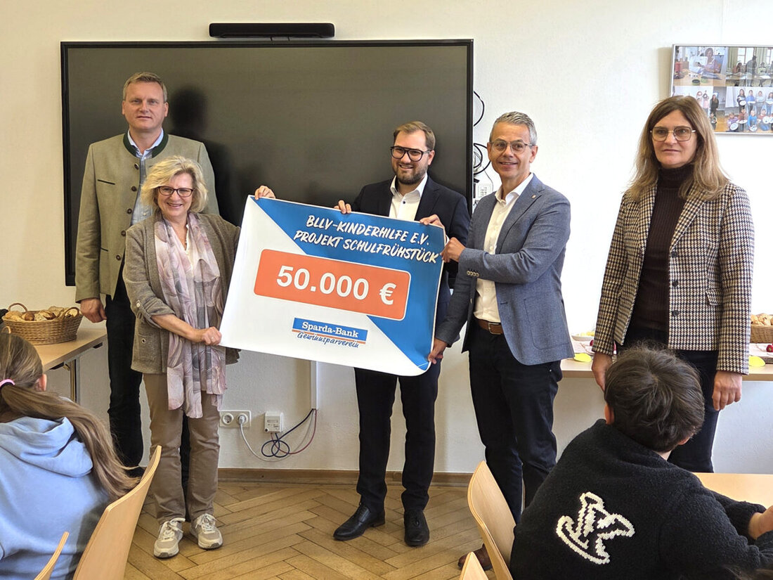 Maxhütte-Haidhof. Die Mittelschule bietet mit „denkbar“ ein kostenloses Frühstück. BLLV, Stadt und Helfer tragen das Projekt. Die Sparda-Bank unterstützt seit sechs Jahren 600 Kinder an zwölf Schulen mit 50.000 Euro, davon 5.200 Euro für die Schule.