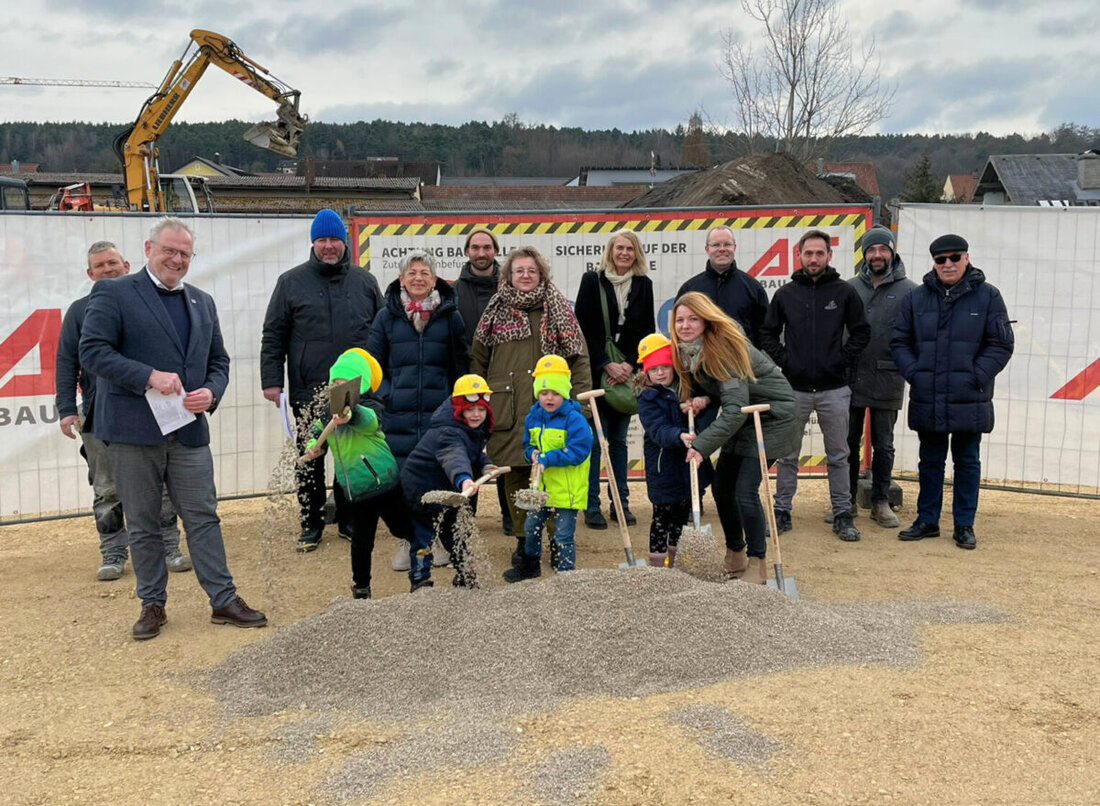 Schwandorf. Das Kinderhaus "Storchenwiese" in Schwandorf-Fronberg wird bis Ende 2025 erweitert, um dem gestiegenen Betreuungsbedarf nachzukommen. Die Kosten belaufen sich auf über 2,3 Millionen Euro.