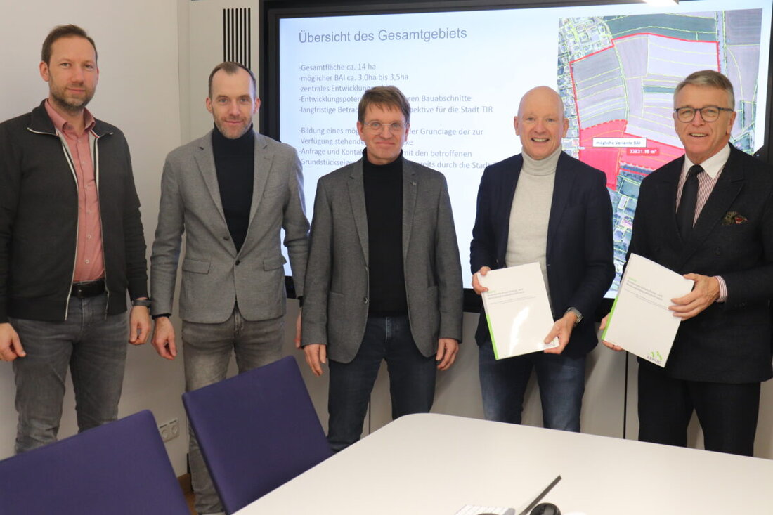 Tirschenreuth. Geplant ist ein neues Neubaugebiet auf 14 ha mit 30 bis 35 Grundstücken, um dem Wohnraumbedarf zu begegnen. Die ersten Grundstücke sollen Mitte 2027 bezugsfertig sein.