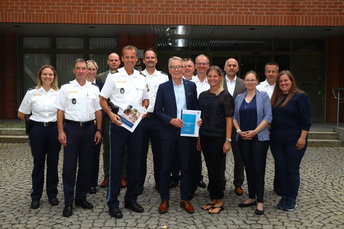 Weiden.  Beim diesjährigen Sicherheitsgesprächs haben Vertreter der Polizei sowie der Stadtverwaltung eine Bilanz für das Jahr 2024 gezogen. Sie tauschten sich zu aktuellen Themen aus, darunter die Sicherung bei Veranstaltungen. 