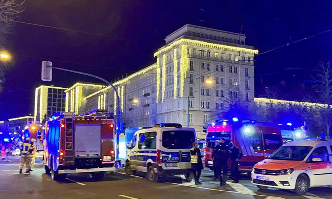 Magdeburg. Der Wahnsinn nimmt kein Ende: Ein 50-jähriger Arzt aus Saudi-Arabien rast auf dem Magdeburger Weihnachtsmarkt in eine Menschenmenge – 400 Meter Horror mit gemietetem BMW. Der Anschlag tötet einen Erwachsenen und ein Kleinkind und verletzt mindestens 60 Menschen.