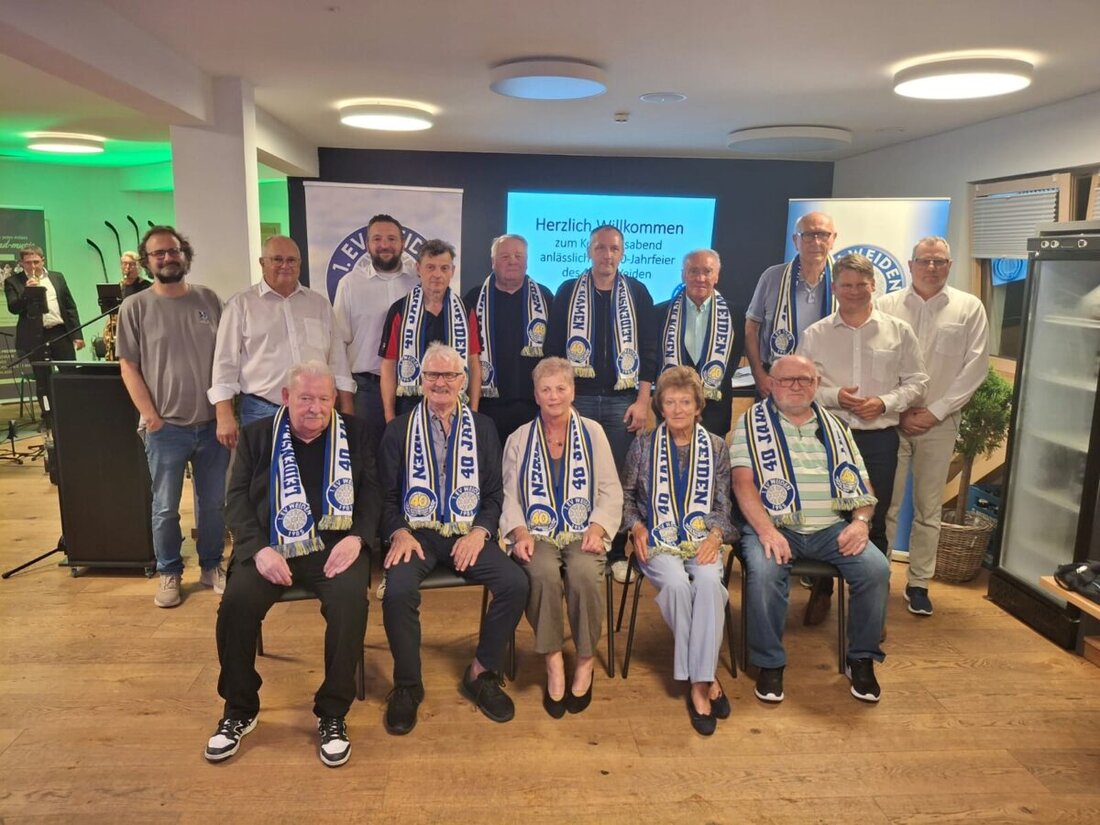 Weiden. Der 1. EV Weiden feierte sein 40-jähriges Bestehen mit Ehrungen der Gründungsmitglieder und einem Stadionfest. Über 60 langjährige Mitglieder wurden ebenfalls gewürdigt, bevor das Jubiläum mit einem Spiel und einer Party fortgesetzt wird.
