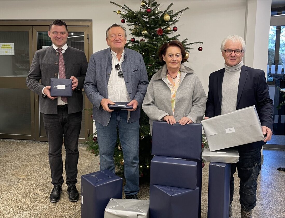 Schwandorf. Die Marianne und Reinhard Wolf Stiftung verschenkt auch dieses Jahr wieder 50 Weihnachtsgeschenke an bedürftige Kinder im Landkreis, um ihnen Freude zu bereiten.