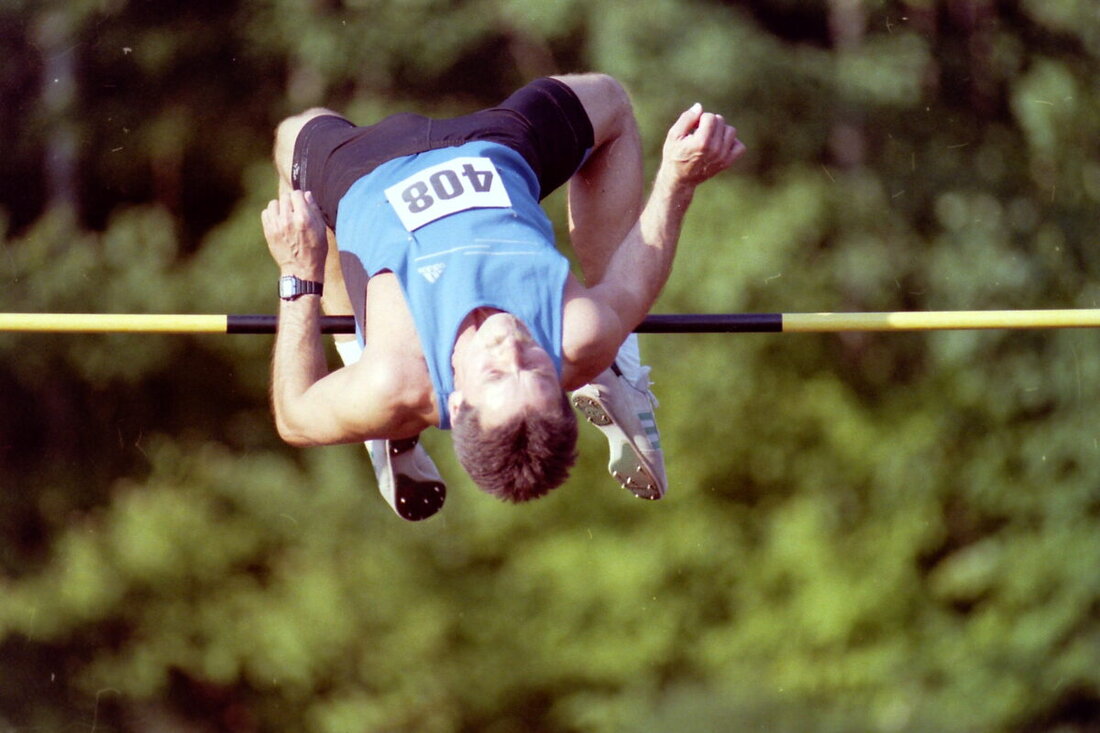 Erfurt/Weiden. Leichtathlet Manfred Ziegler zeigte in Erfurt beeindruckende Sprünge und versuchte sich an einem Weltrekord im Hochsprung für die Altersklasse M65.