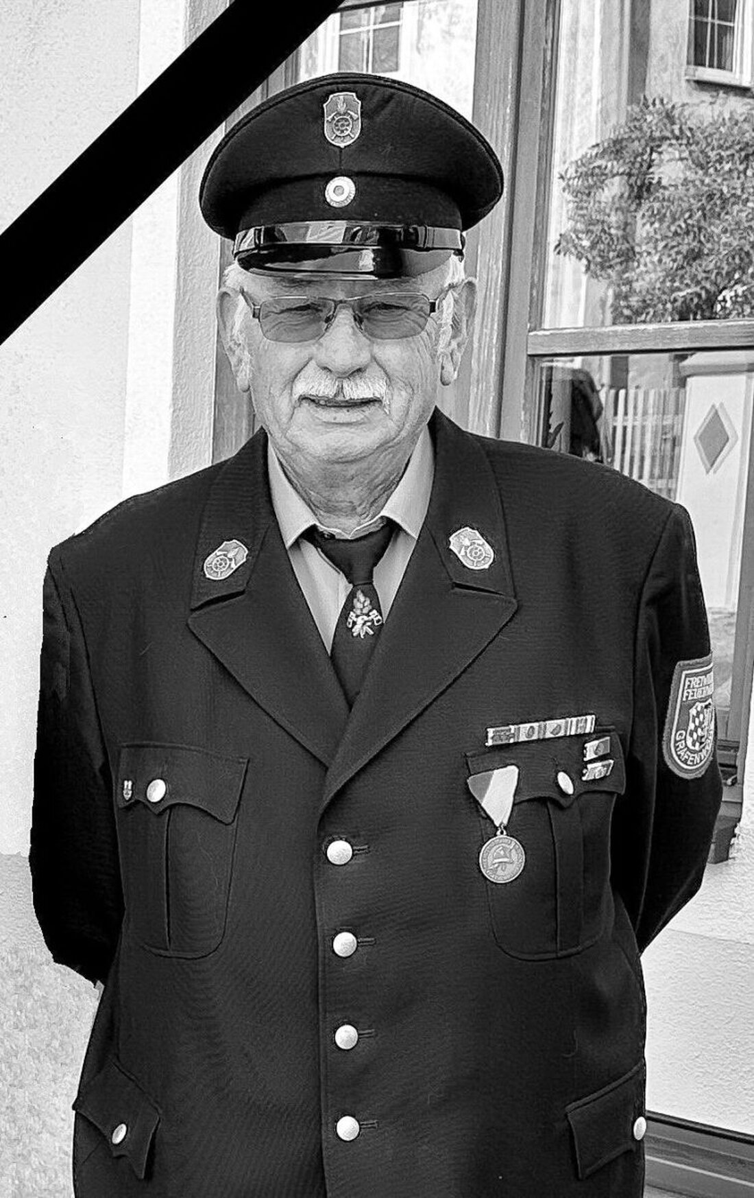Grafenwöhr. Die Trauerfälle bei der Feuerwehr Grafenwöhr reißen nicht ab. Nachdem am Neujahrstag Heiko Eichholz im Alter von nur 50 Jahren verstarb, trauert die Wehr nun um ihren verdienten Feuerwehrkameraden Fritz Raß.