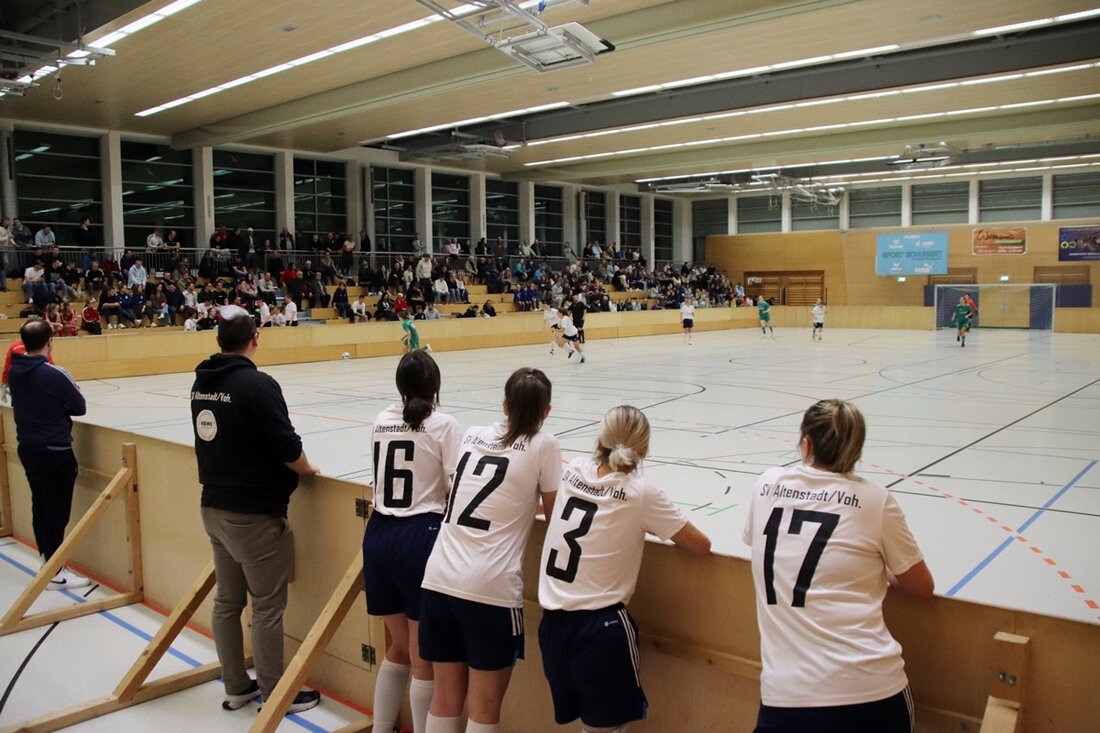 Auerbach. Der Ladies Indoor Soccer Cup hat in seiner 18. Auflage erneut ein fußballerisches Feuerwerk für die zahlreichen Zuschauer geboten.