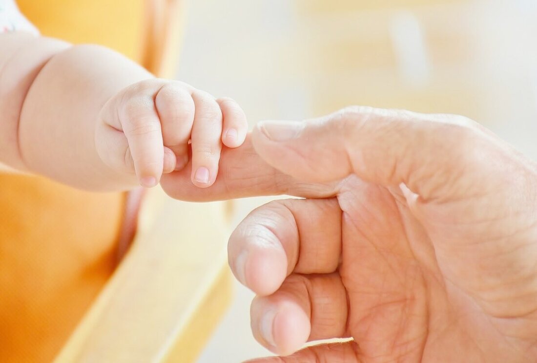 Neustadt. Kostenlose Babyvorbereitungskurse werden von der Beratungsstelle für Schwangerschaften und dem KoKi - Netzwerk frühkindliche Entwicklung in Neustadt angeboten. Die Kurse decken Themen wie Pflege, Ernährung und Eltern-Kind-Kommunikation ab und finden im Frühling, Sommer und Herbst 2025 statt.