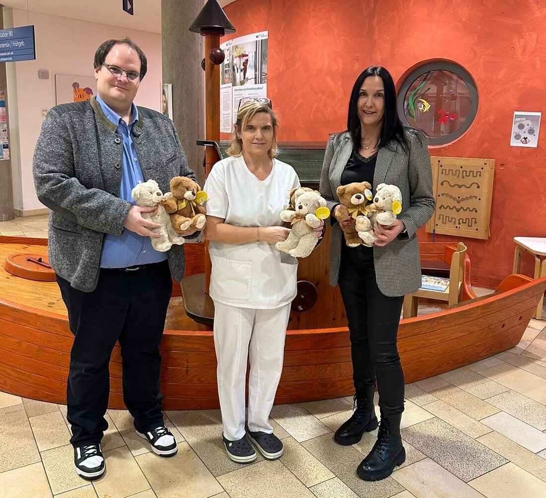 Weiden/Vohenstrauß. Die Firma PSZ electronic spendete der Kinderklinik Weiden 70 Trösterbärchen, um den kleinen Patienten den Krankenhausaufenthalt zu versüßen.