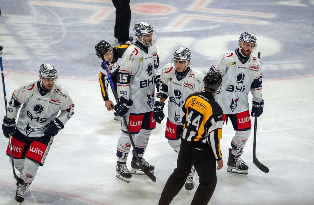 Weiden. Im Derby in Oberfranken setzten sich die Blue Devils trotz eines dezimierten Kaders souverän gegen die Selber Wölfe durch und holten drei Zähler.