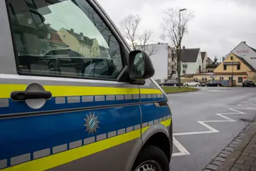 Gefährliches Überholen zwingt Fahrer zu Vollbremsung und Ausweichen