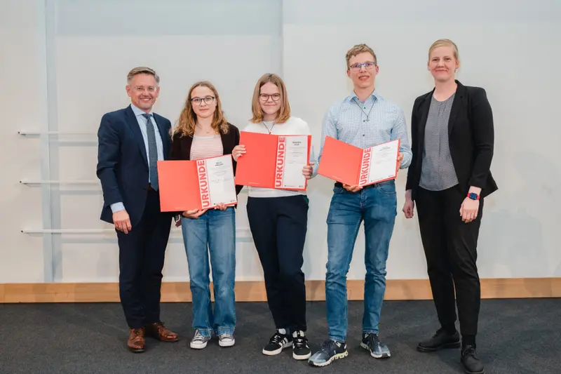 Junge Historiker aus Weiden holen Landessieg im Geschichtswettbewerb