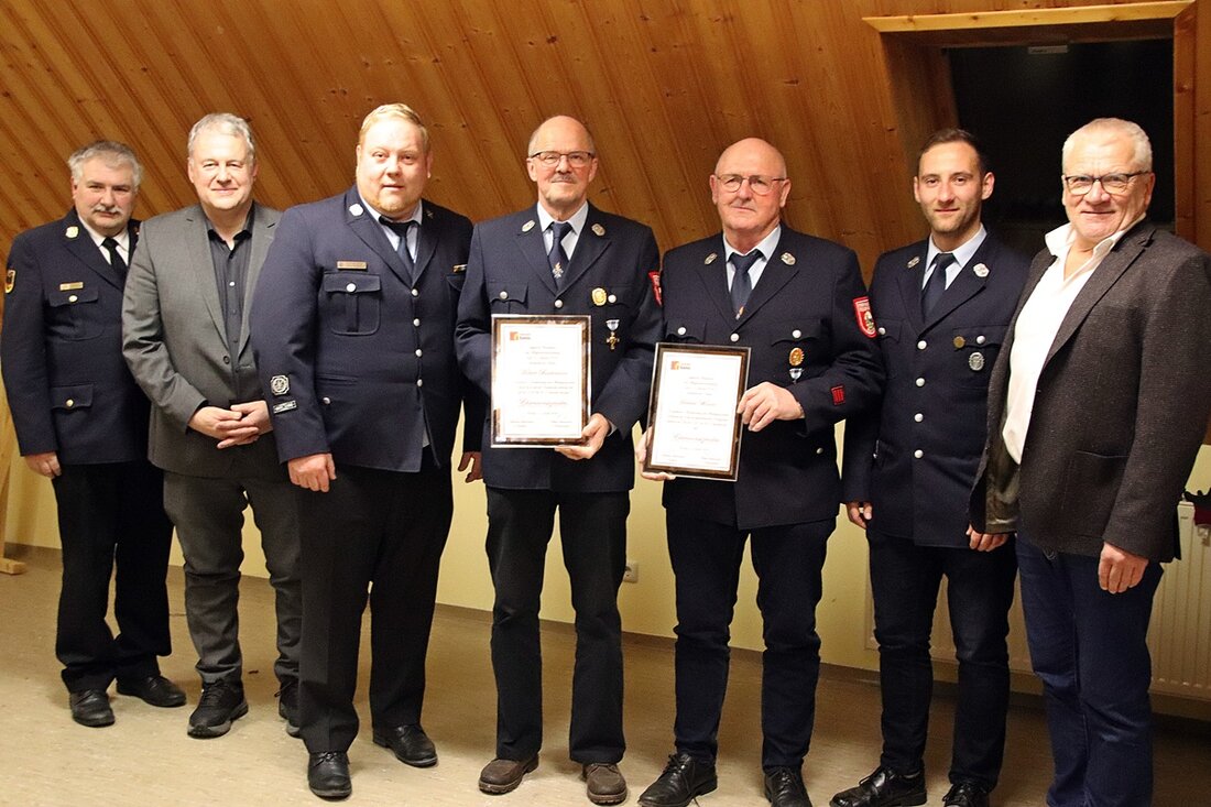 Ranna/Auerbach. Bei der Jahreshauptversammlung der Freiwilligen Feuerwehr Ranna gab es viele Zahlen, beeindruckende Nachwuchsarbeit und zwei besondere Ehrungen.