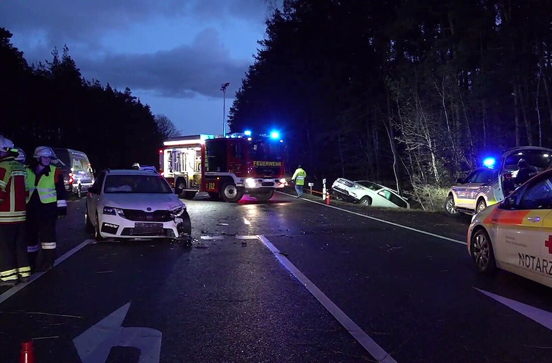 Schwarzenbach.  Im Kreuzungsbereich der B470 bei Schwarzenbach kam es zu einem schweren Verkehrsunfall.