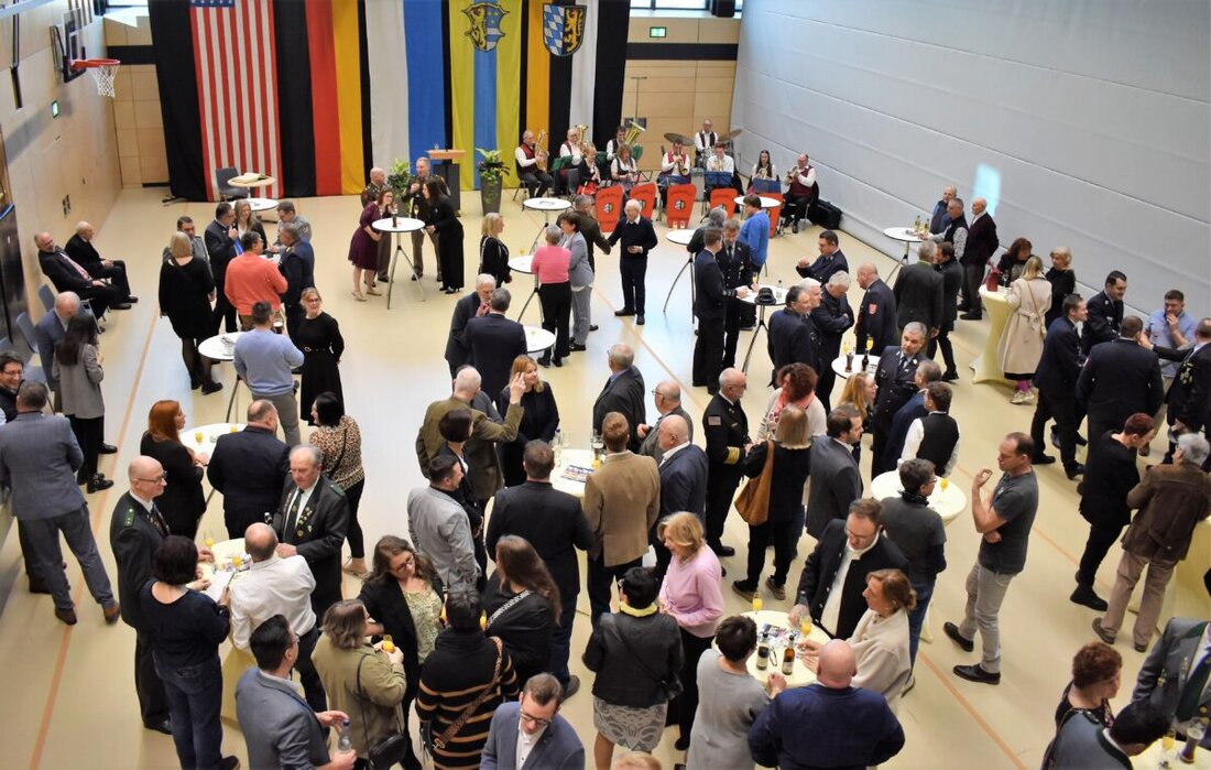 Grafenwöhr. Den vielen Ehrenamtlichen und Gewerbetreibenden der Stadt galt der Dank der Zweiten Bürgermeisterin Anita Heßler beim Neujahrsempfang in der Stadthalle.