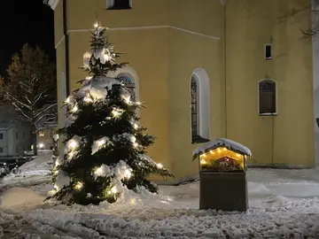 Diebe kamen mit der Säge: Weihnachtsbaum in Vorbach ist weg