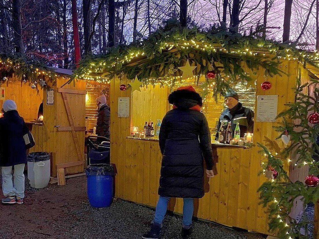 Tännesberg. Gemeinsam hat man wieder etwas besonders Schönes auf die Beine gestellt – der Markt zeigt sich beim inzwischen 3. Tännesberger Weihnachtszauber am Samstag diesmal erstmals auf dem Schulgelände von 15 bis 21 Uhr von seiner schönsten Seite.