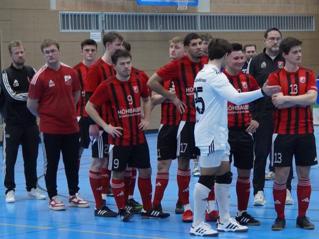 Der SC Luhe-Wildenau sicherte sich beim Aicher Hallen-Cup den 2. Platz, nachdem er sich im Endspiel gegen den Bayernligisten SV Fortuna Regensburg geschlagen geben musste. Die Gastgeber des TSV Kareth-Lappersdorf, die das Turnier ausrichteten, verpassten trotz einer starken Leistung den Einzug ins Finale und belegten den 3. Platz.