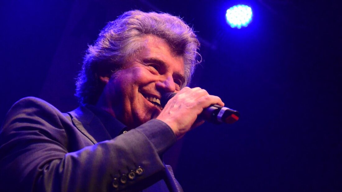 Weiden. Zum 70-jährigen Jubiläum jagte der ADAC-Ball ein Highlight nach dem anderen. Die Narrhalla Windischeschenbach tanzte und überschüttete Honoratioren mit Orden. 