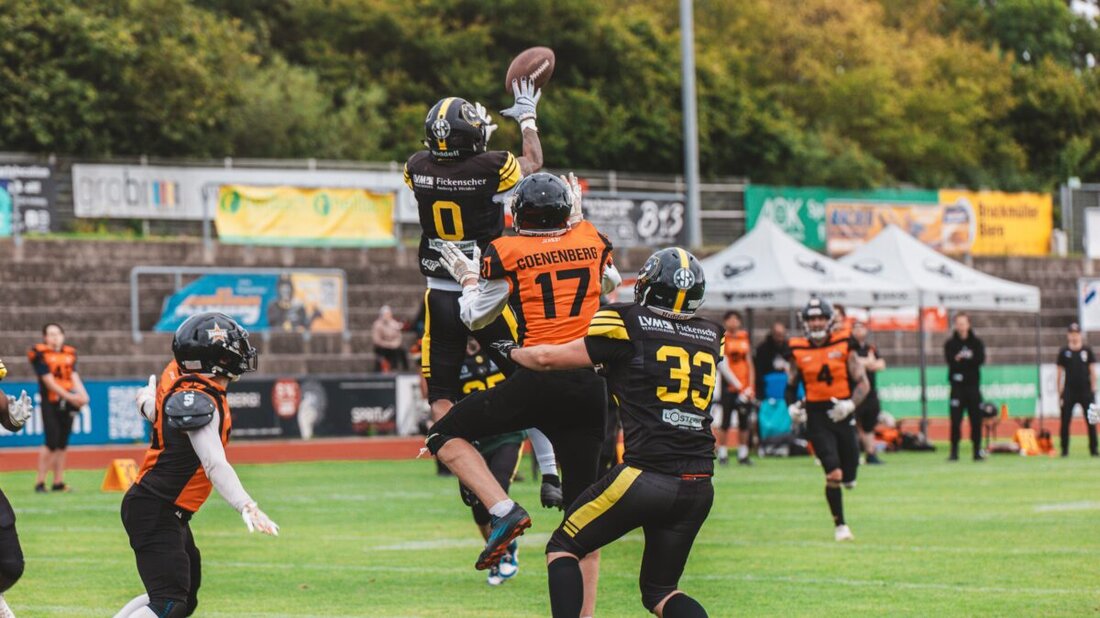 Amberg. In einem sehr emotionalen Spiel haben die Amberg Mad Bulldogs die München Rangers besiegt. Damit ist der Ligaerhalt sicher – sogar der Platz im Mittelfeld der Tabelle ist den DAWGS fast nicht mehr zu nehmen.