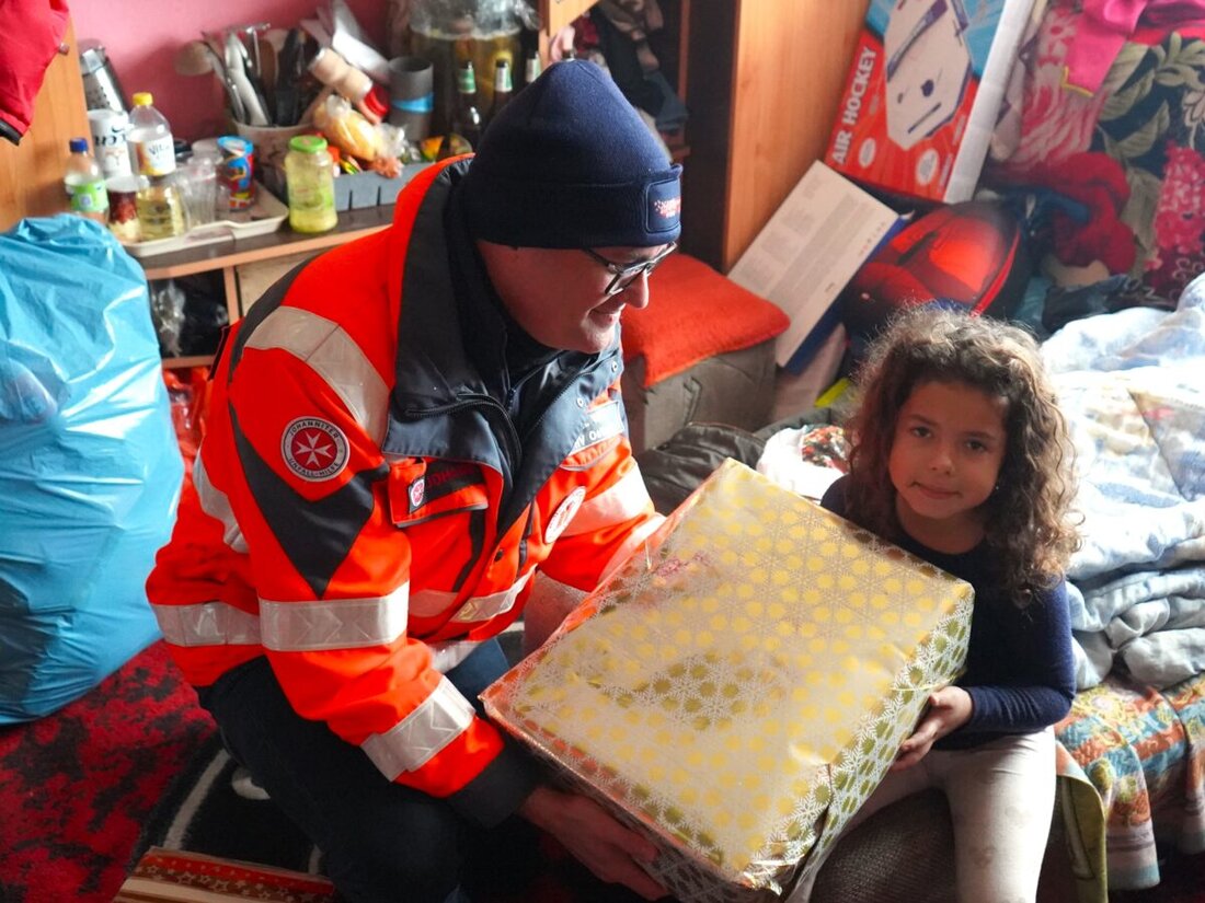 Oberpfalz. Die Weihnachtstrucker verteilten über 15.000 Päckchen an bedürftige Familien in Rumänien. Ehrenamtliche Fahrer sammelten und brachten die Pakete, voll mit Grundnahrungsmitteln und Geschenken für Kinder.