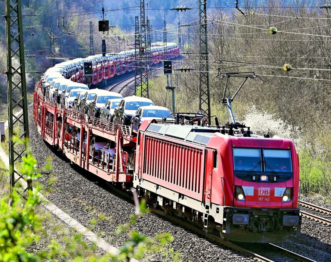 Regensburg. Die Regierung der Oberpfalz hat am Dienstag die Raumverträglichkeitsprüfung für den rund 150 Kilometer langen Bau einer 110 kV-Bahnstromfernleitung zwischen den Unterwerken Burgweinting, Irrenlohe, Weiden und Pechbrunn durch die DB Energie GmbH abgeschlossen.
