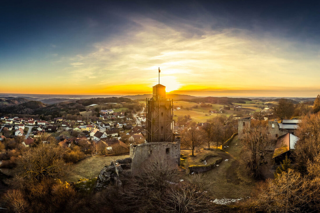 Regensburg. Der Fotowettbewerb #meineoberpfalz lädt ein, die Oberpfalz fotografisch zu erkunden und bietet Chance auf einen Platz im Kalender 2026. Gewinner erhalten 100 Euro und regionale Vielfalt wird durch ein Online-Voting gefördert.