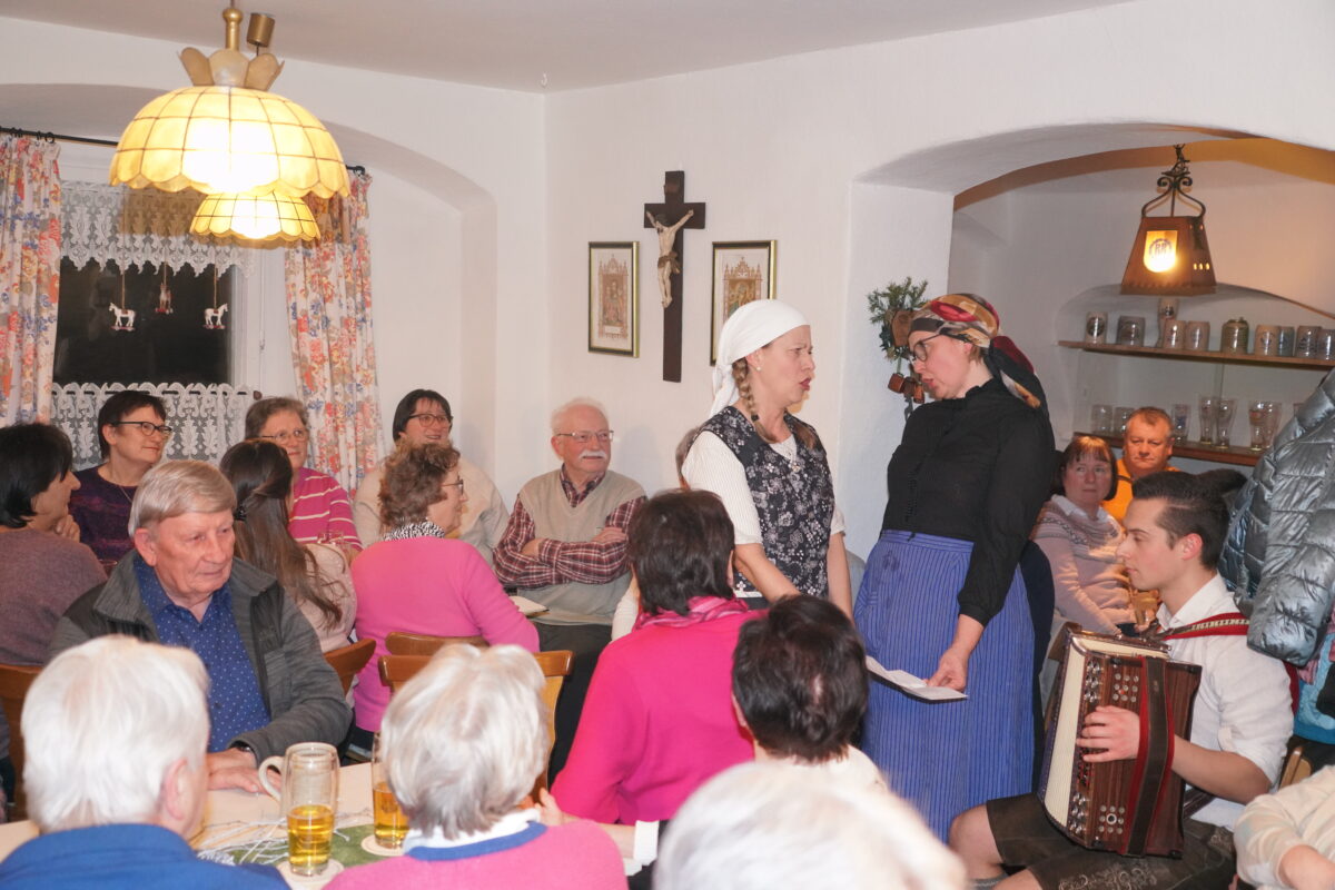 Heimatkundlicher Unterhaltungsabend begeistert Publikum: Ein Abend voller Witz, Musik und guter Laune