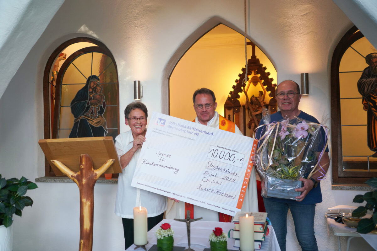 Christa Wildenauer ermöglicht 10.000 Euro für die Sanierung der Vohenstraußer Stadtpfarrkirche
