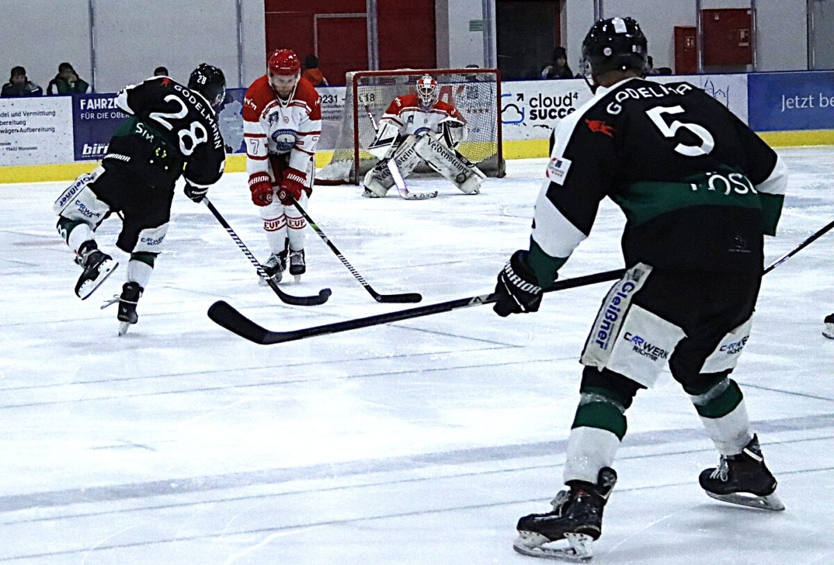 Titelanwärter EV Pegnitz eine Nummer zu groß für den EHC Stiftland-Mitterteich