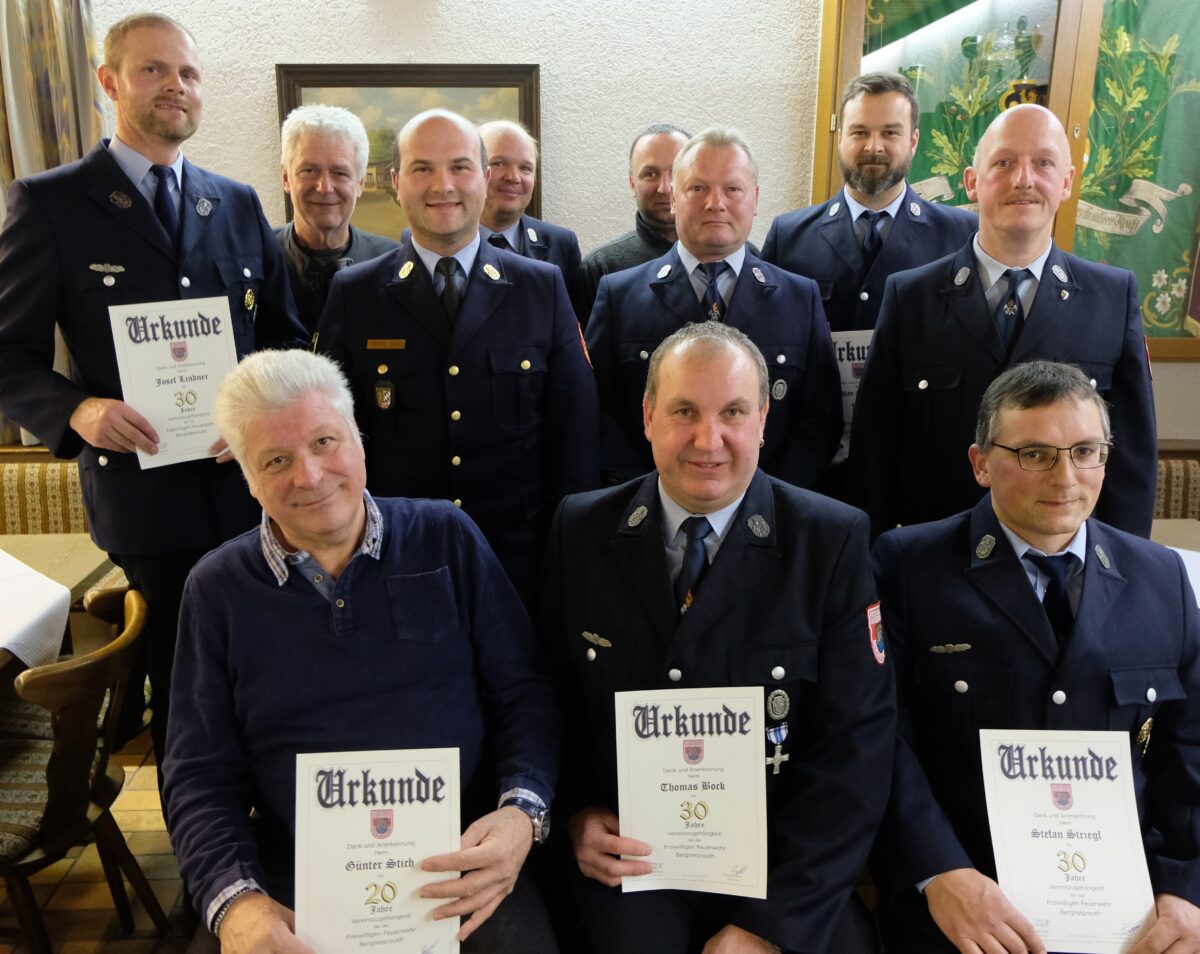 Bergnetsreuther Feuerwehr ehrt verdiente Mitglieder