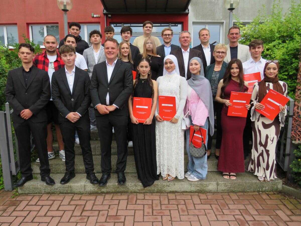 Mittelschule überreicht Abschlusszeugnisse
