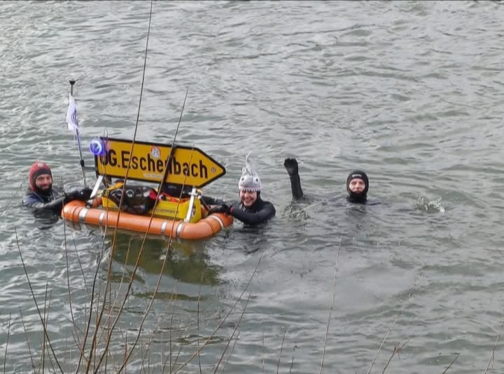 Europas größtes Winterschwimmen begeistert in Neuburg