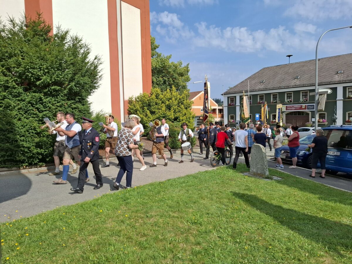 Eslarn feiert traditionelles Patrozinium mit Festzug und Gottesdienst