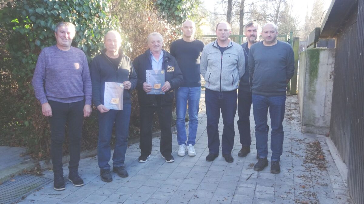 Eslarner Vogelzuchtverein feiert Erfolge und ehrt Mitglieder