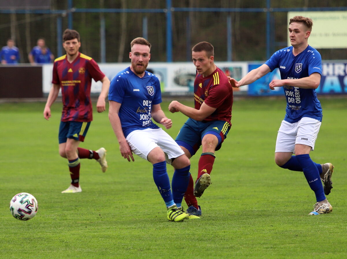 Bezirksliga Nord: Führungsduo bleibt vorne - SG Chambtal feiert ersten Saisonsieg