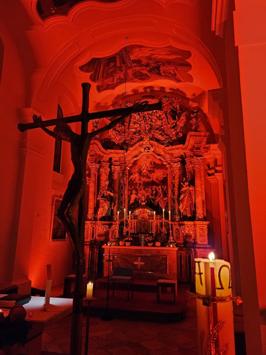 Red Wednesday in Böhmischbruck – Ein eindrucksvolles Zeichen für Religionsfreiheit.