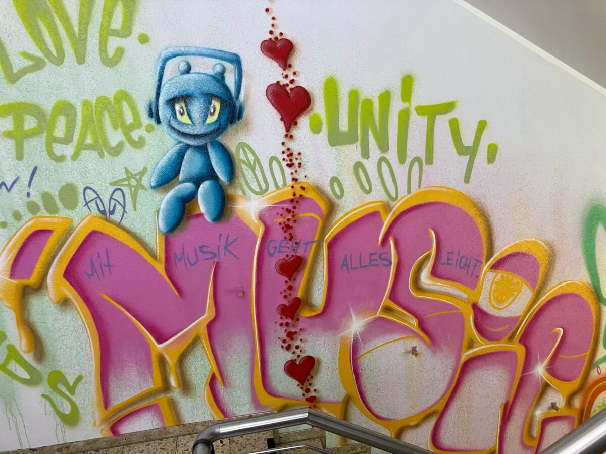 Graffiti bringt Farbe ins Schulhaus