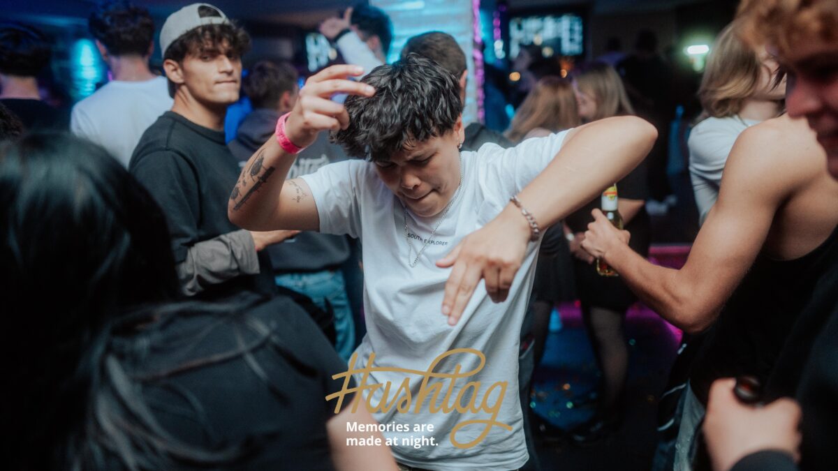 Ciao Schule, endlich Ferien: Party im Hashtag