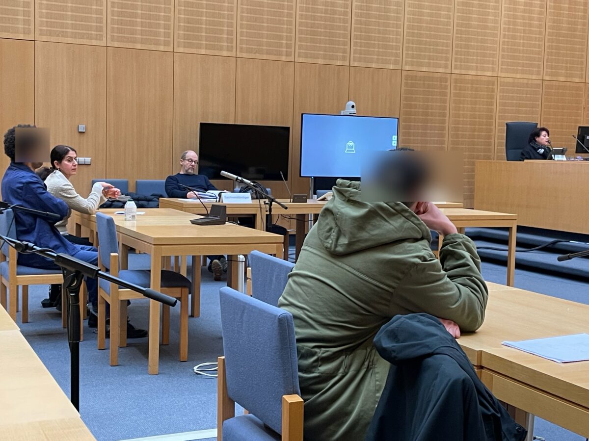 Zwei Männer der Vergewaltigung angeklagt: Prozess verzögert sich