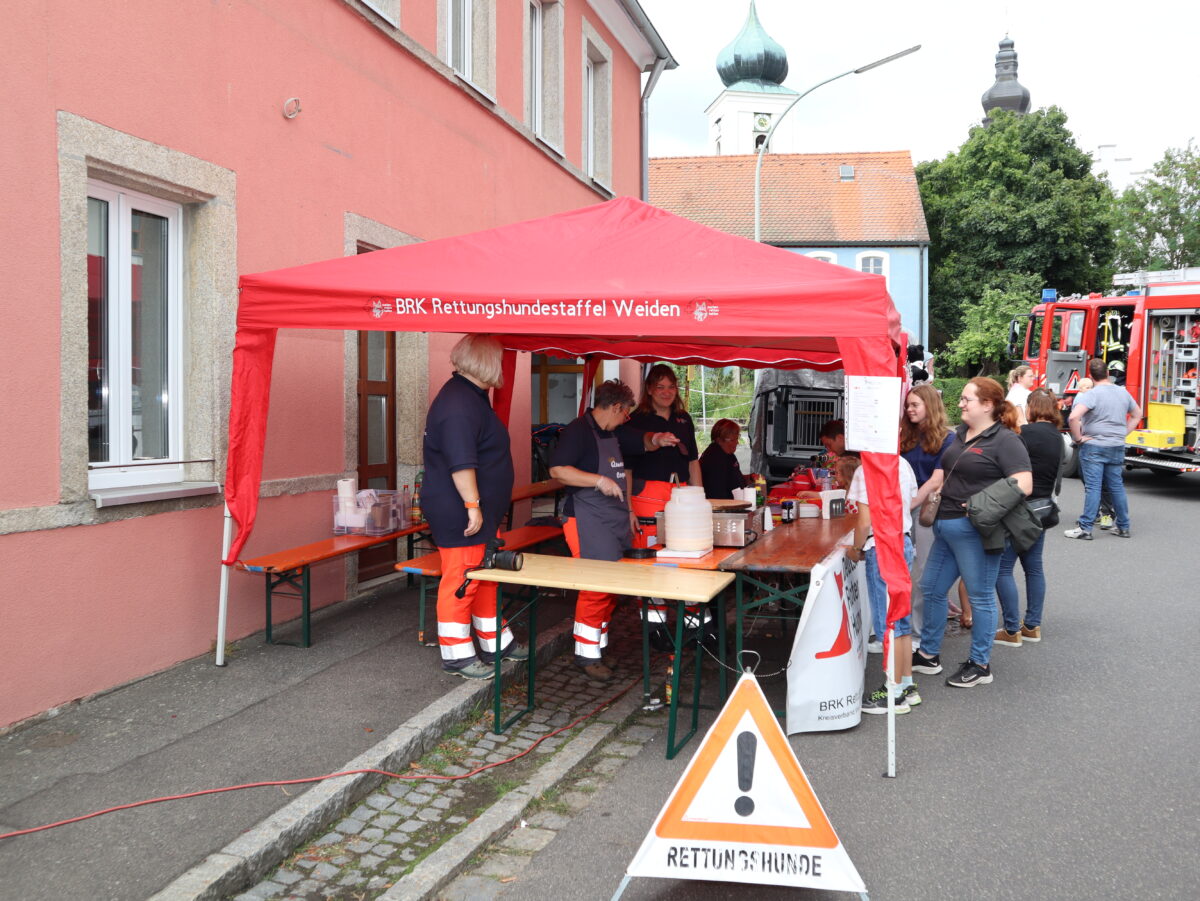 40 Jahre Jugendfeuerwehr Püchersreuth – Blaulichtmeile und Schauübung begeistern Besucher