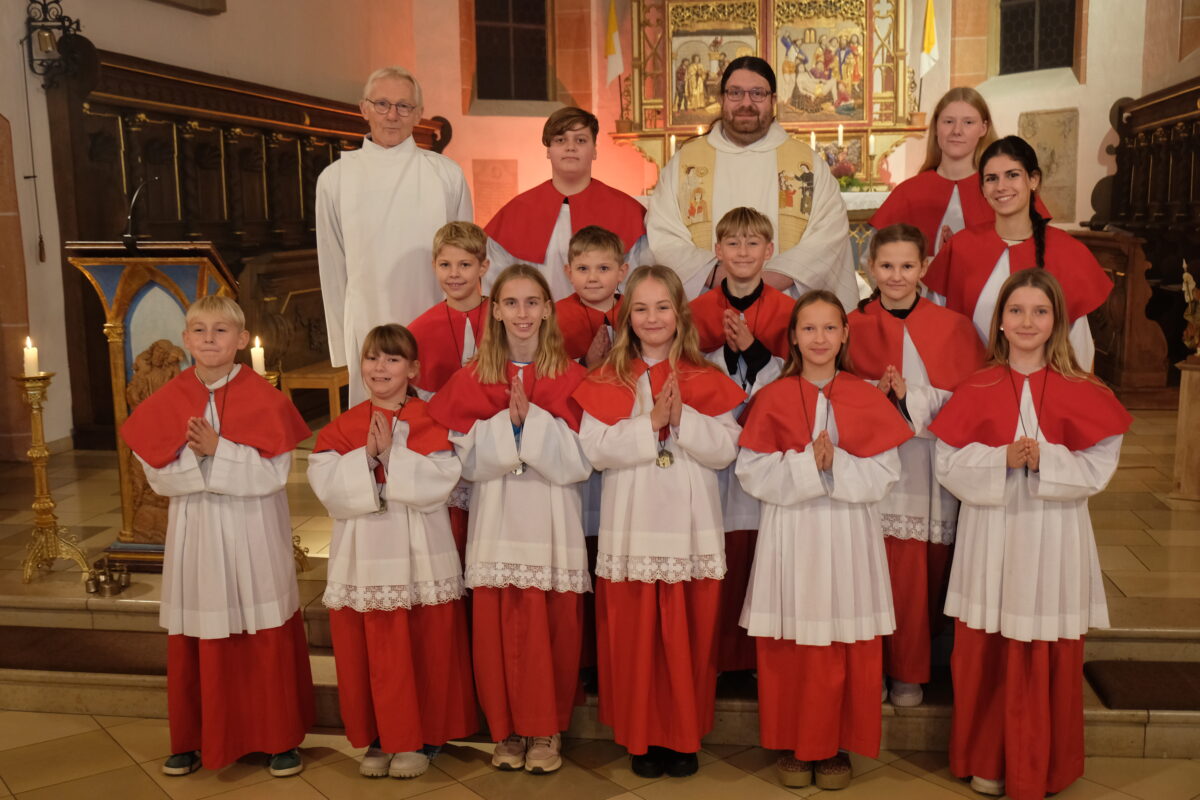 Pfarrei St. Laurentius begrüßt zehn neue Ministranten